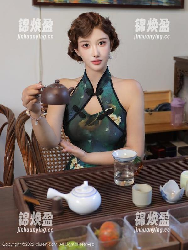 秀人网-小小白思宜 秀人网 - 一本正经说御姐——小小白思宜的高清写真,好想来一场梦游。