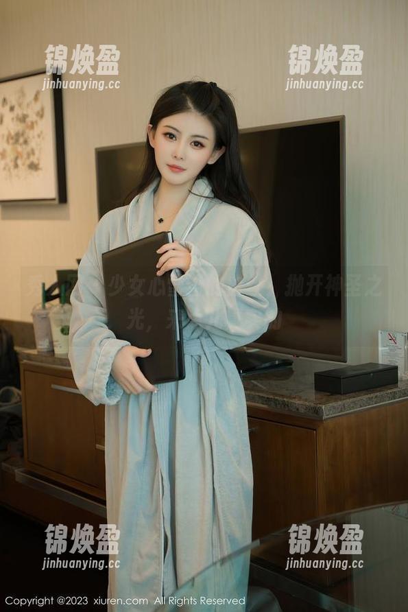 秀人网-少女心雪雪 秀人网 - 少女心雪雪的白丝,抛开神圣之光,来点儿真实的