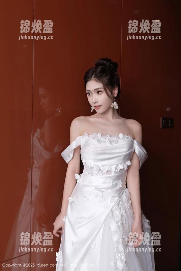 秀人网-抖娘利世 秀人网 - 这红裙,抖娘利世私拍的原图上看着像是在偷懒,但偏偏有种不知道如何抗拒的诱惑。