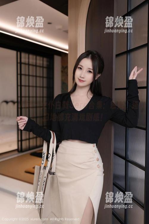 秀人网 - 女仆白微Sera合集：靠她，连扫地都充满戏剧感！