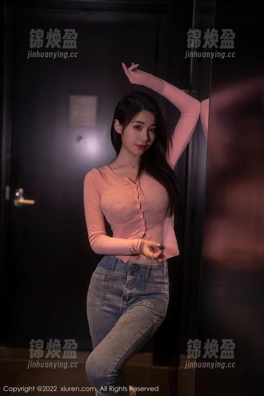 秀人网-私语baby 秀人网 - 美图摄影日常,眼镜下的私语baby时光