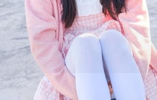 稚乖画册 – 赤西夜夜的定制棉袜写真：亲密又有点奇怪的搭配