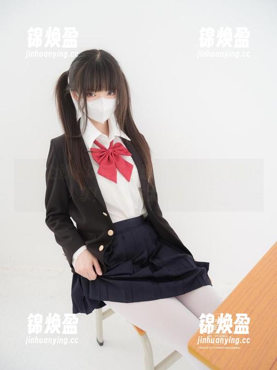 紧急企划-小恩 紧急企划 - 诀窍是小恩的长腿,来图库分享!这动态太吸睛!