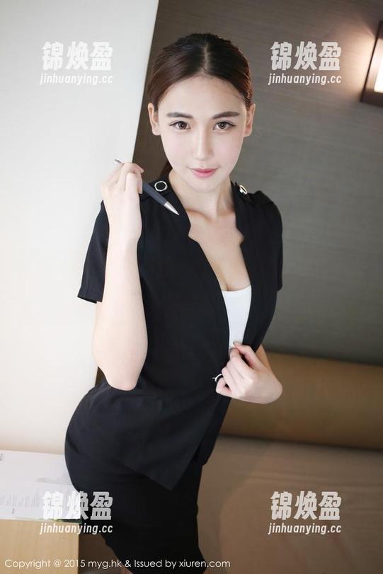 美媛馆-王馨瑶 美媛馆 - 王馨瑶的“天使”原图,呃,这个姿势也太会撒娇了吧?