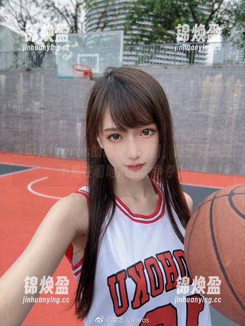 腐团儿Ikaros的高跟鞋原图，妹子到底是不是在和地心引力争夺？