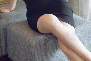花漾show – 周于希的白裙私房美图，一个字：绝！让人真想问她怎么拍的。