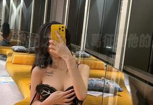微密圈 – 私拍之旅，从葛征和他的护士白丝袜作品开始晨跑！