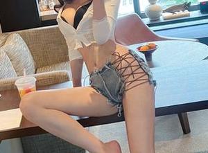 微密圈 – 看葛征的皮衣，我都想立马投资个大红色衣柜，这美图让人想疯！
