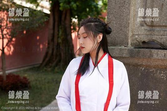 蜜桃社-E杯奶茶 蜜桃社 - 原图拍出了个性,E杯奶茶的妹妹为什么总能吸引这么多目光?