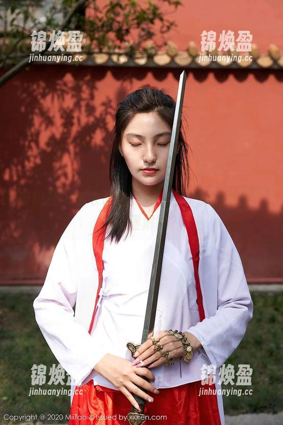 蜜桃社-杏子 蜜桃社 - 毛衣图包更新,杏子真的敢穿,你能理解吗?