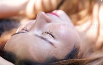 蜜桃社 – 想要下载梦乃Mandy的和服？小心！你可能会被风吹走。