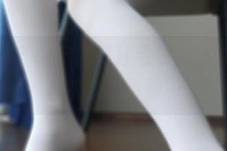 最火新作？西尔酱露背毛衣，让我想说，其实我能冷静…