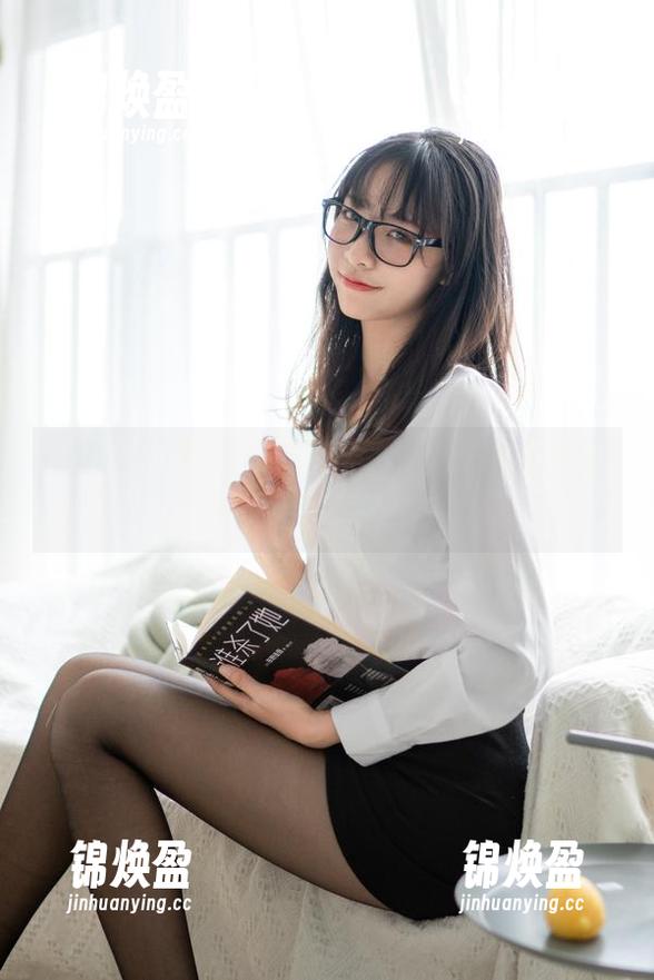 原图大公开，西瓜少女的连体泳衣是要让人转头的样子吗？
