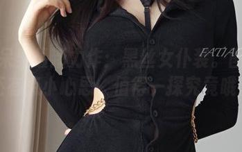 迷之呆梨最新力作：黑丝女仆装。图册里还有点小心思，值得一探究竟哦。