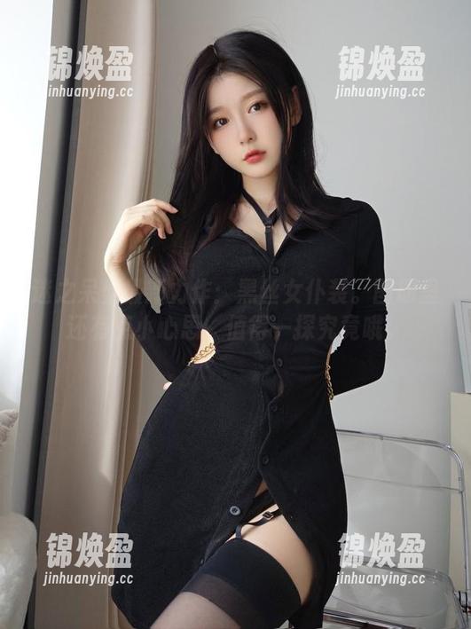 迷之呆梨 迷之呆梨最新力作:黑丝女仆装。图册里还有点小心思,值得一探究竟哦。