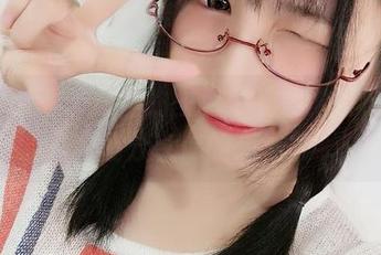 逐月Su透明女仆的图包：下载的话，记得和我分享你的想法哦
