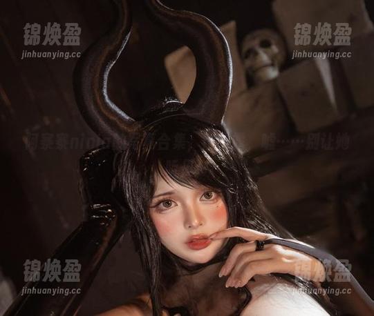 阿寨寨ninja 阿寨寨ninja的写真合集,伊露露,嘘……别让她听见!