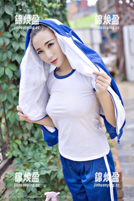 青豆客-歆小兔chobits 青豆客 - 歆小兔chobits的教室系列写真:有点童真,又不乏成熟的意味