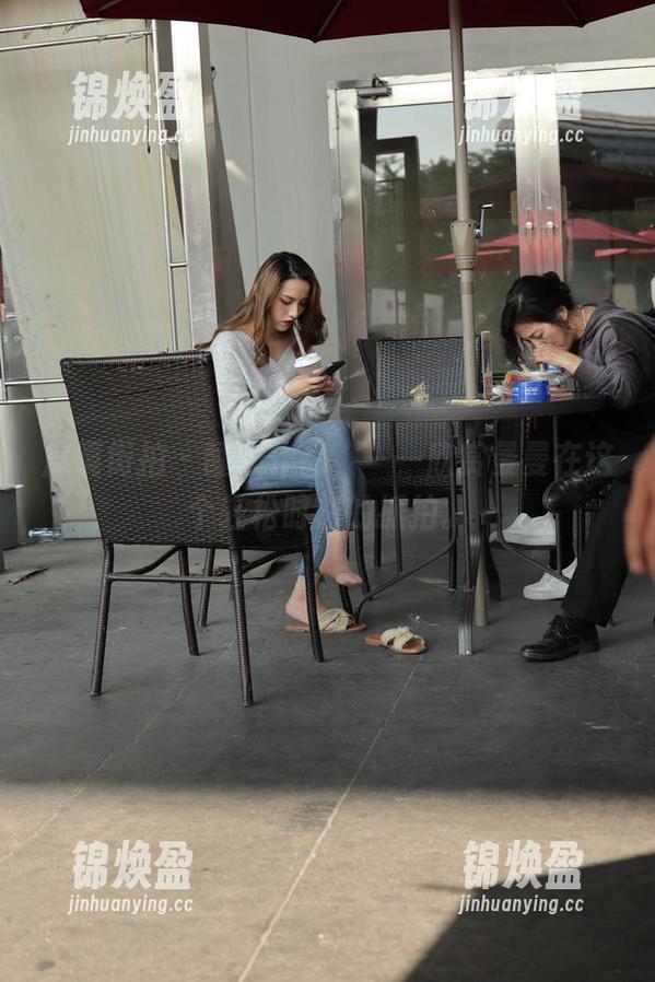 魔镜街拍-曼曼 魔镜街拍 - 睡衣作品,一一欣赏曼曼在这个轻松时刻的抓拍。