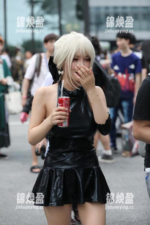 魔镜街拍 魔镜街拍呈现:看这网袜小姐姐,谁说这些只能穿给别人看?